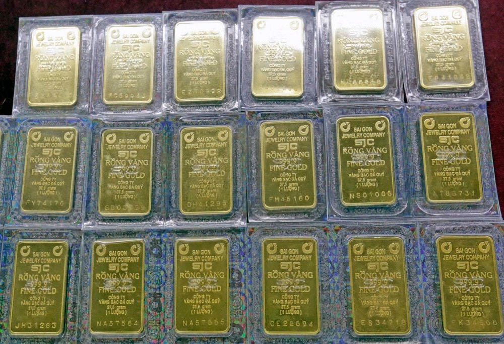 Vàng miếng SJC bày bán tại Công ty Vàng bạc Agribank. (Ảnh: Trần Việt/TTXVN) vang mieng.jpg