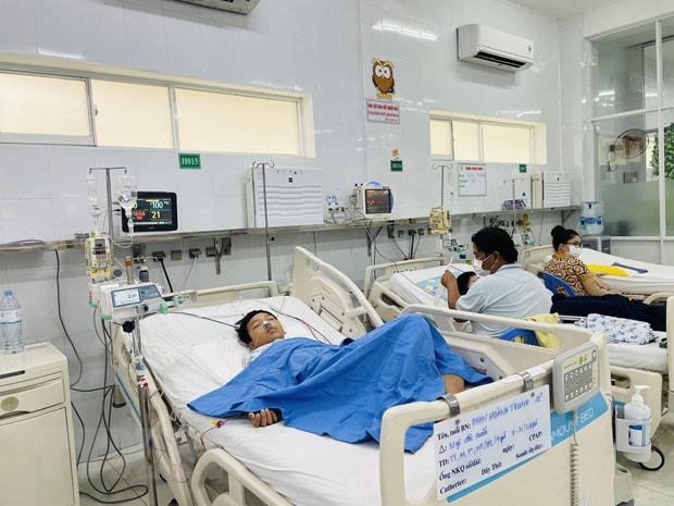 Một bệnh nhi được theo dõi sức khỏe tại bệnh viện sau khi bị nghi ngộ độc nấm tại TPHCM. Ảnh: Lê Xuân.  