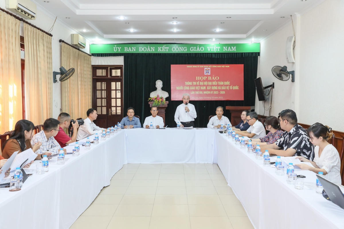 Quang cảnh buổi họp báo. Ảnh Quang Vinh. 