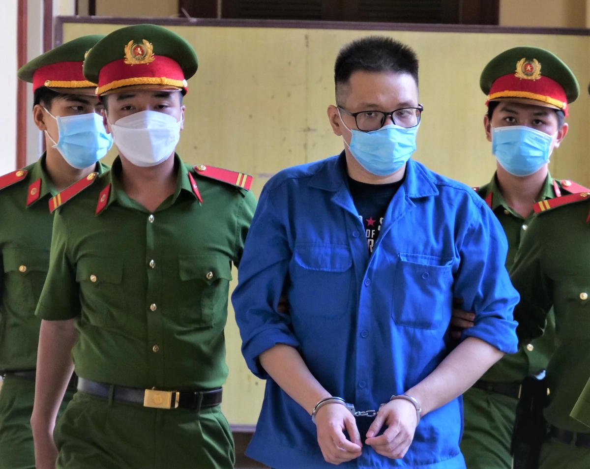 Hacker Nhâm Hoàng Khang được dẫn giải tới tòa vào sáng nay, 14/9.