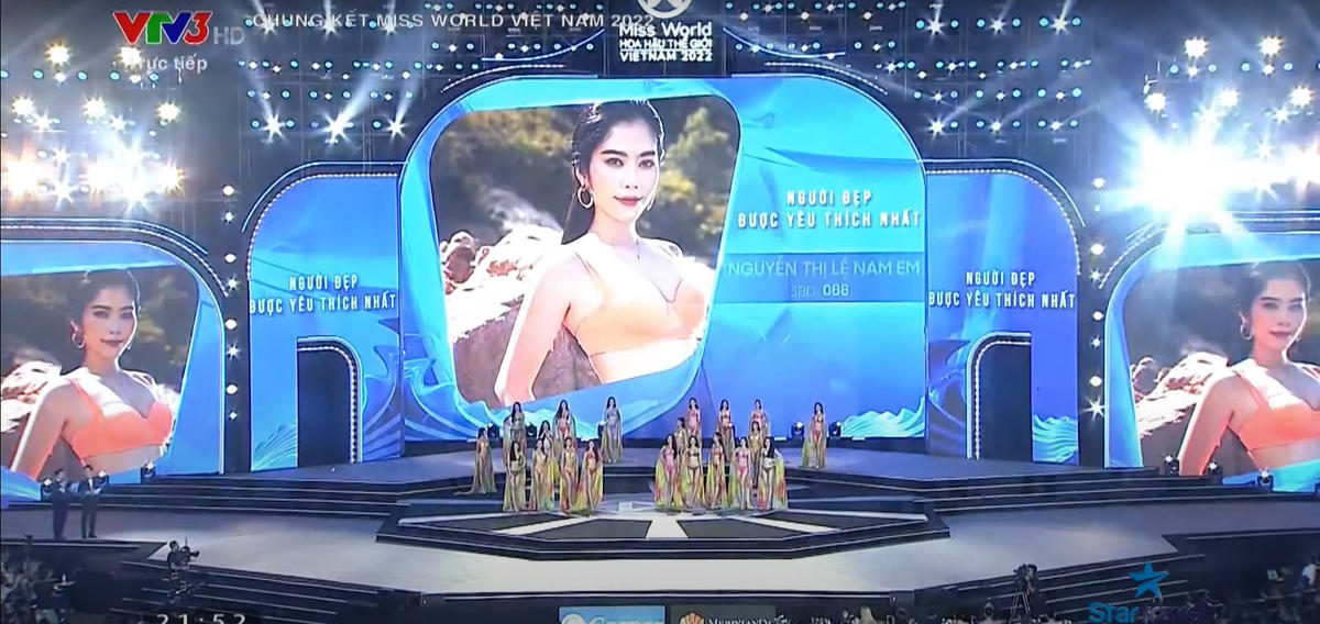 Nguyễn Thị Lệ Nam Em là thí sinh được gọi tên đầu tiên nhờ thắng giải phụ “Người đẹp truyền thông”.