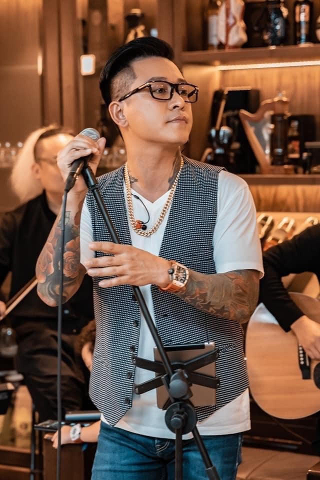 Giọng ca “Tìm lại bầu trời” đã nộp phạt theo quy định sau khi tự ý tổ chức liveshow tại nhà riêng và hứa rút kinh nghiệm. 