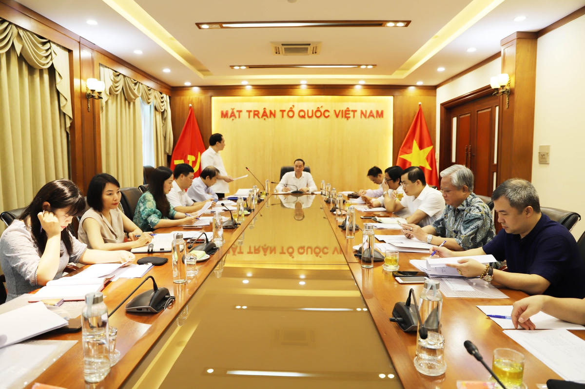 Quang cảnh cuộc họp.