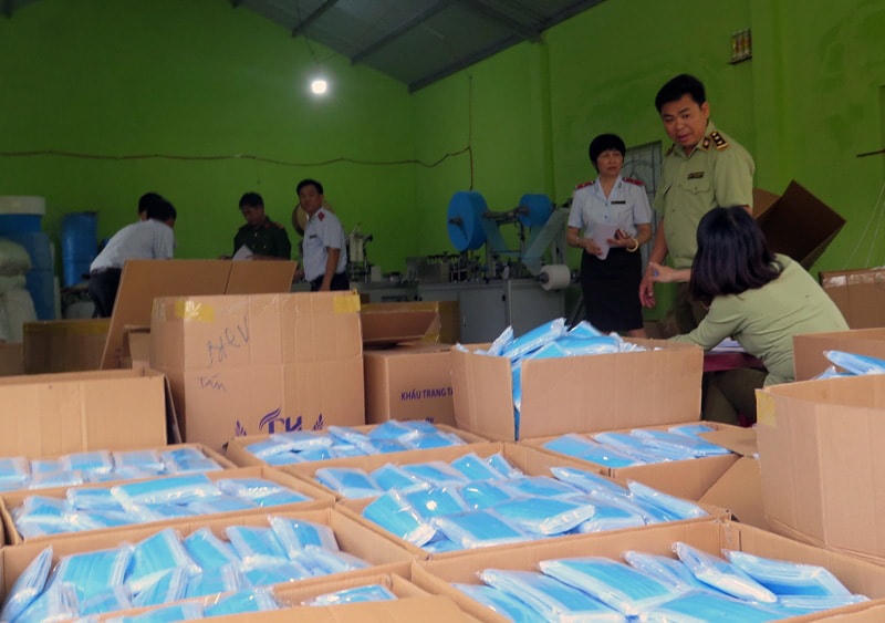 Một vụ sản xuất, kinh doanh trái phép khẩu trang y tế bị phát hiện tại Phú Yên. 