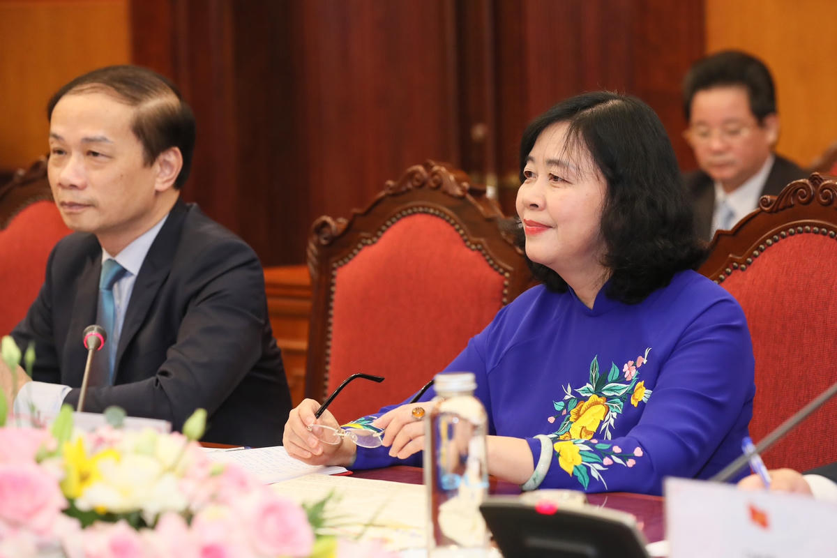 Trưởng Ban Dân vận Trung ương hội đàm với Chủ tịch Trung ương Mặt trận Lào xây dựng đất nước
