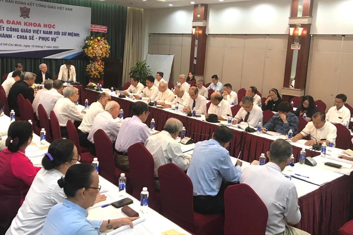 Quang cảnh buổi toạ đàm.