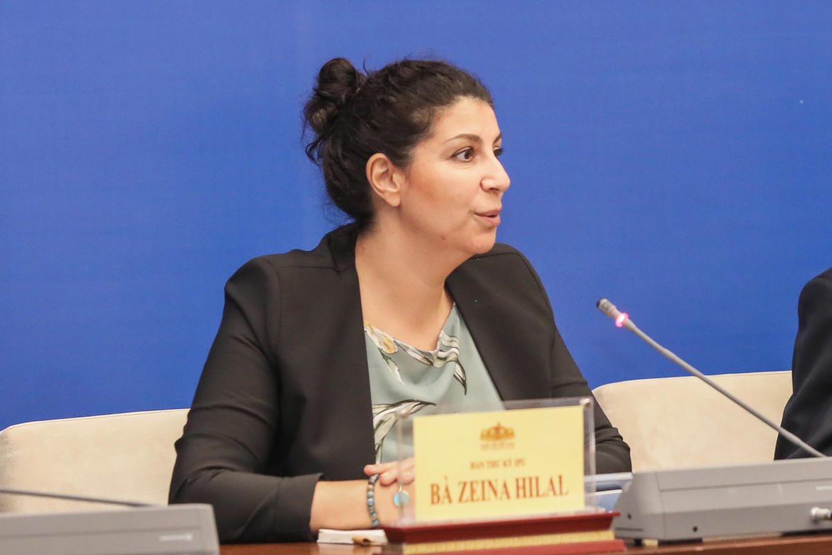 Bà Zeina Hilal trả lời báo chí (Ảnh: Quang Vinh).