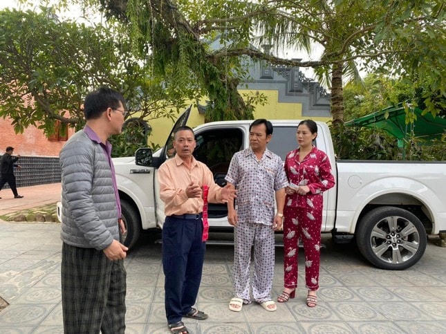 Hậu trường trong phim "Đại gia chân đất". Ảnh: CTV. 