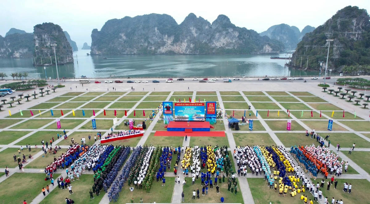 Hơn 2.000 người tham gia hưởng ứng Cuộc vận động “Toàn dân rèn luyện thân thể theo gương Bác Hồ vĩ đại”.