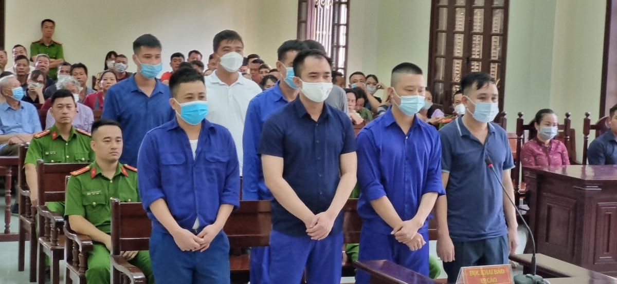 Toàn bộ 8 bị cáo nguyên là cán bộ, chiến sĩ Công an quận Đồ Sơn trong vụ án làm sai lệch hồ sơ vụ án.