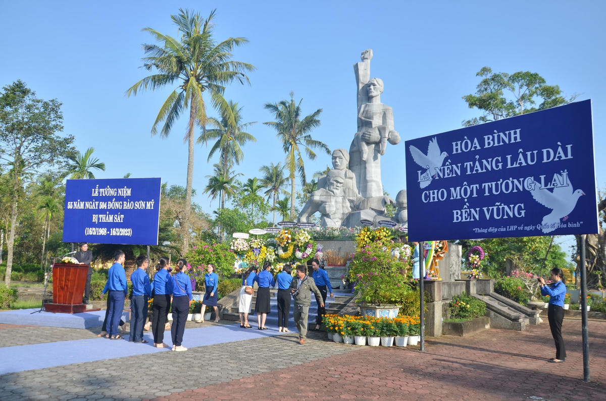 Một góc quang cảnh Lễ tưởng niệm 504 thường dân vô tội bị sát hại.