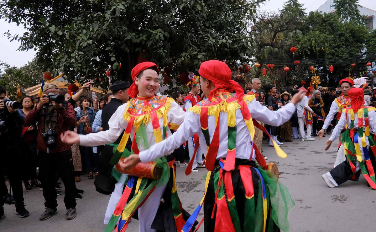 Múa Bồng Triều Khúc - điệu múa cổ đất Thăng Long.