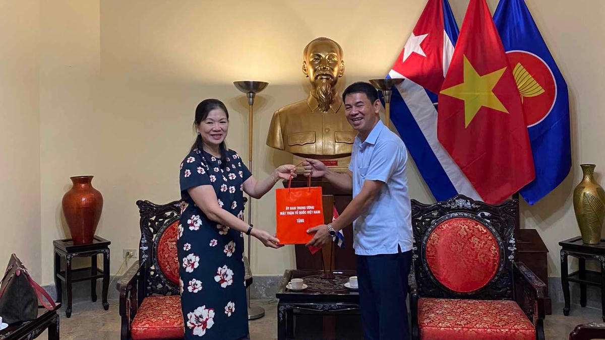 Đoàn đại biểu UBTƯ MTTQ Việt Nam thăm, làm việc với Đại sứ quán Việt Nam tại Cuba.