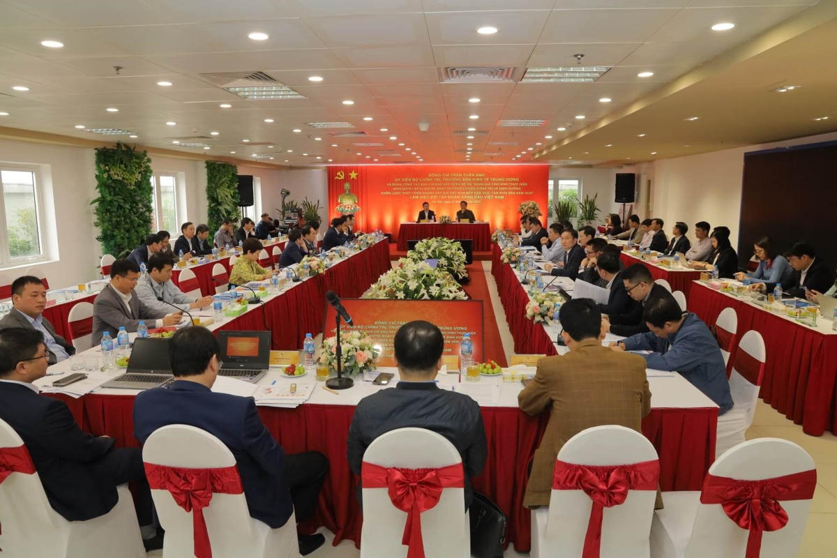 Quang cảnh buổi làm việc
