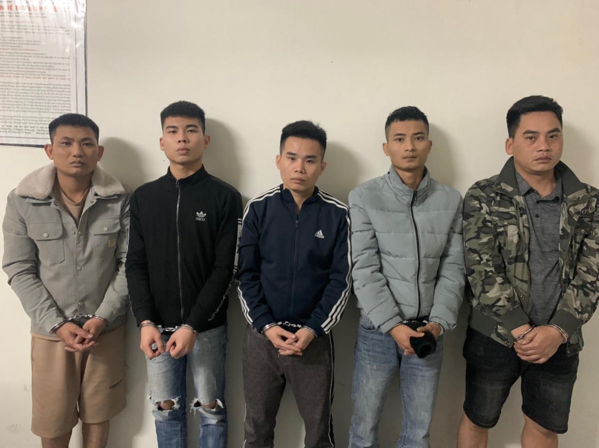 Các đối tượng Biên, Cường, Huấn, Hưng và Dụng từ trái qua phải. Ảnh: Công an tỉnh Quảng Ninh.