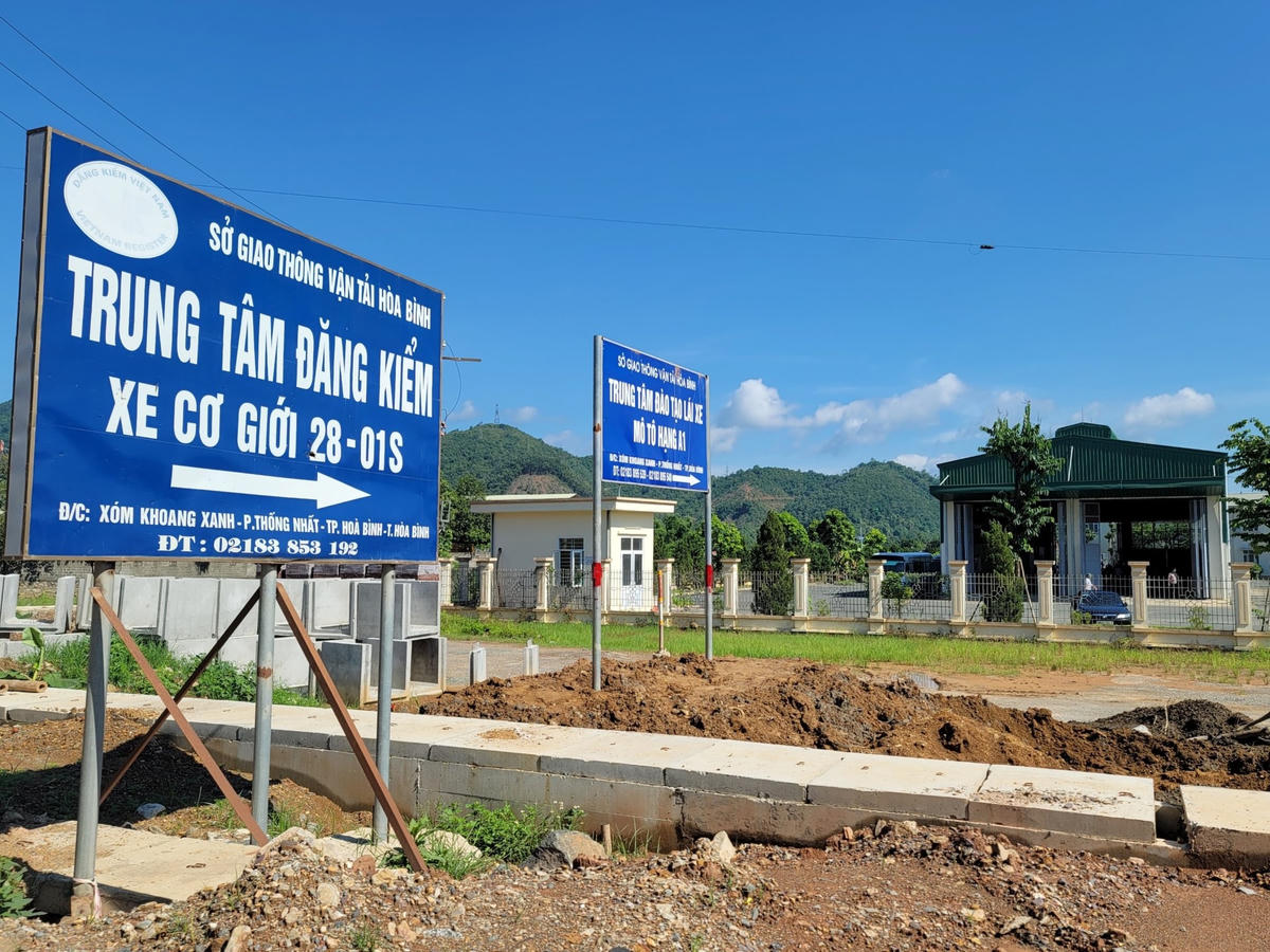 Trước đó, Sở GTVT tỉnh Hoà Bình đã ra thông báo yêu cầu chủ xe và lái xe khi đến đăng kiểm lưu ý: Chủ động kiểm tra, khắc phục các lỗi khiếm khuyết, hư hỏng (nếu có) của phương tiện trước khi đưa xe đi kiểm định nhằm tiết kiệm thời gian và chi phí.