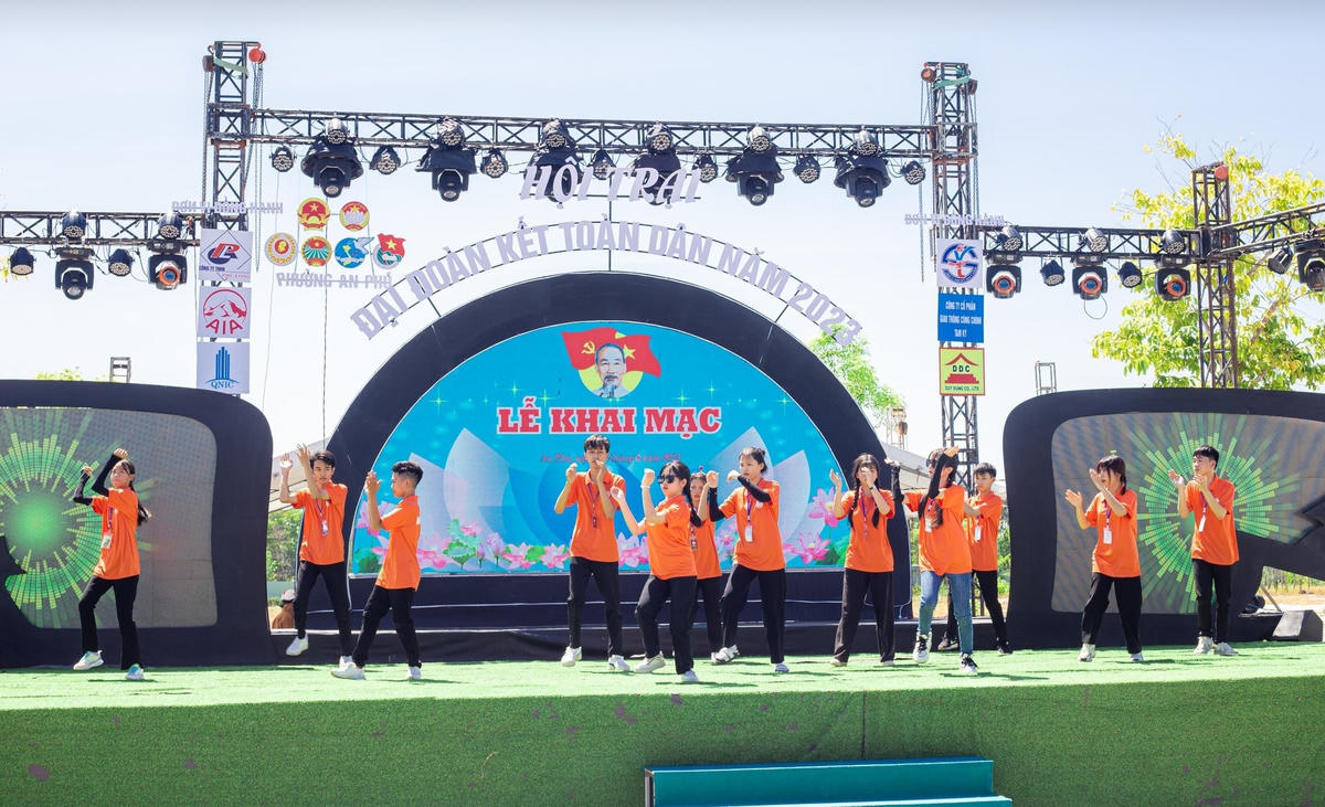 Một tiết mục văn nghệ tại hội trại.