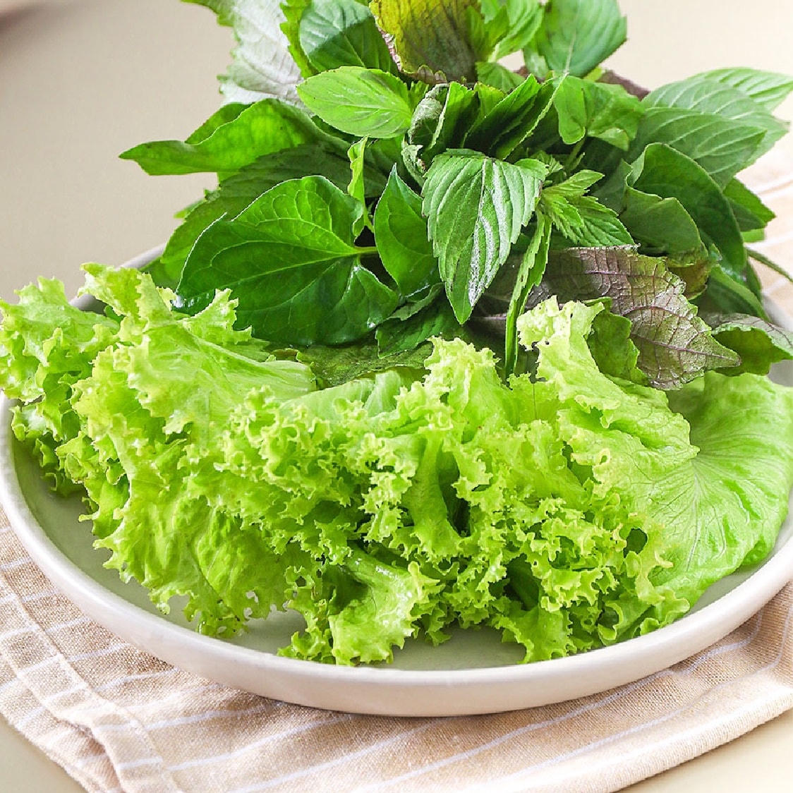 Nên chọn mua rau ở nơi an toàn, có kiểm nghiệm và truy xuất được nguồn gốc của sản phẩm.