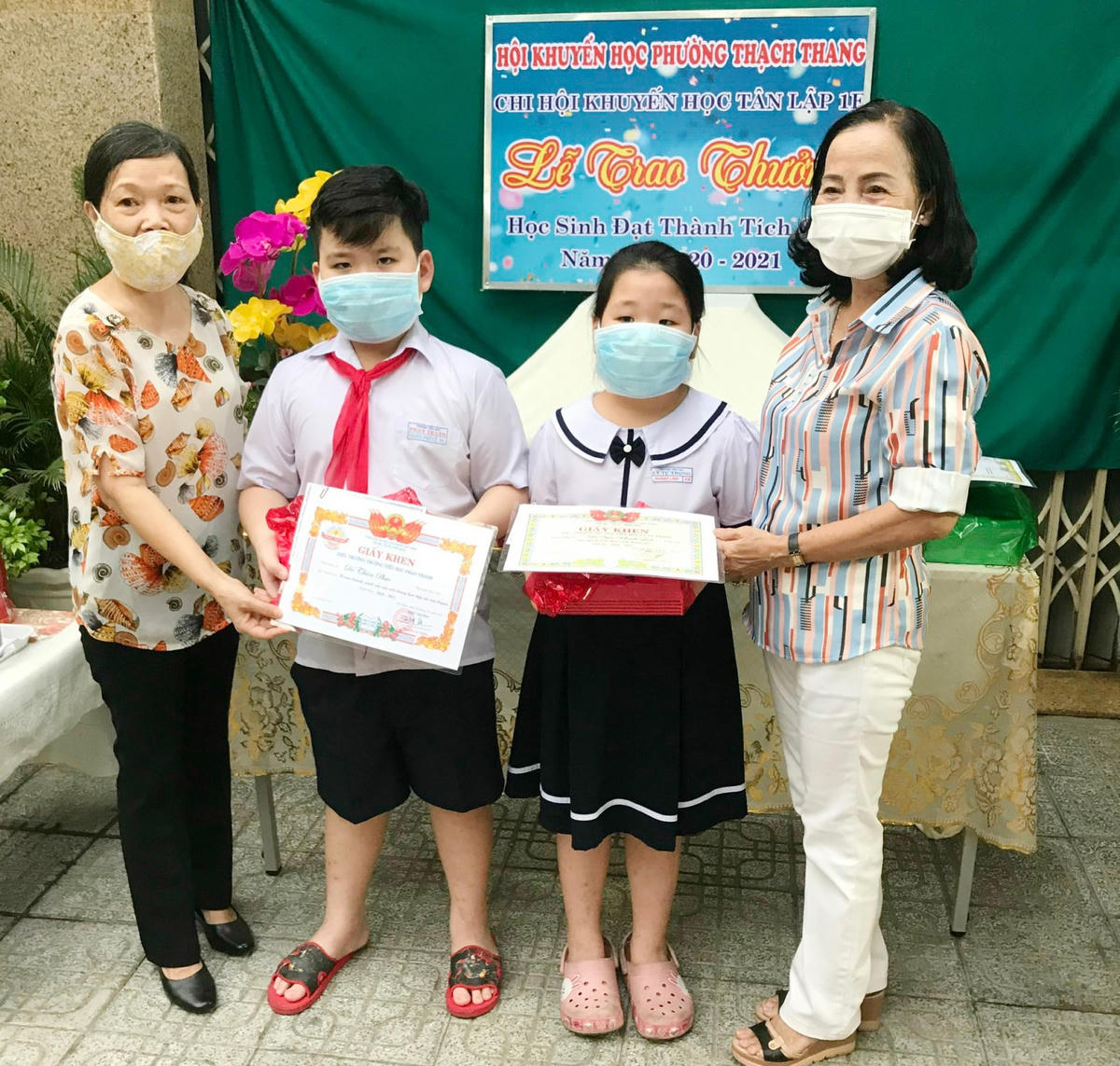 Chi hội khuyến học khu dân cư Tân Lập 1F trao thưởng học sinh giỏi năm học 2020-2021.
