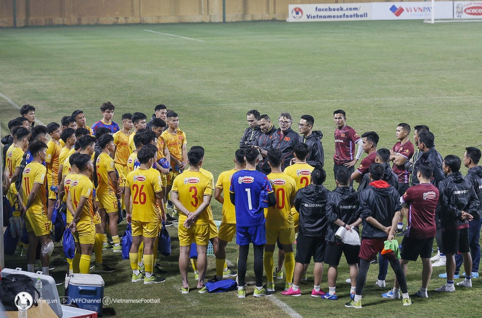 HLV Philippe Troussier đã thực hiện đợt sàng lọc đầu tiên về lực lượng U23 Việt Nam. Ảnh: VFF.