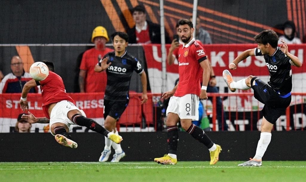 Man Utd thất bại cay đắng trên sân nhà