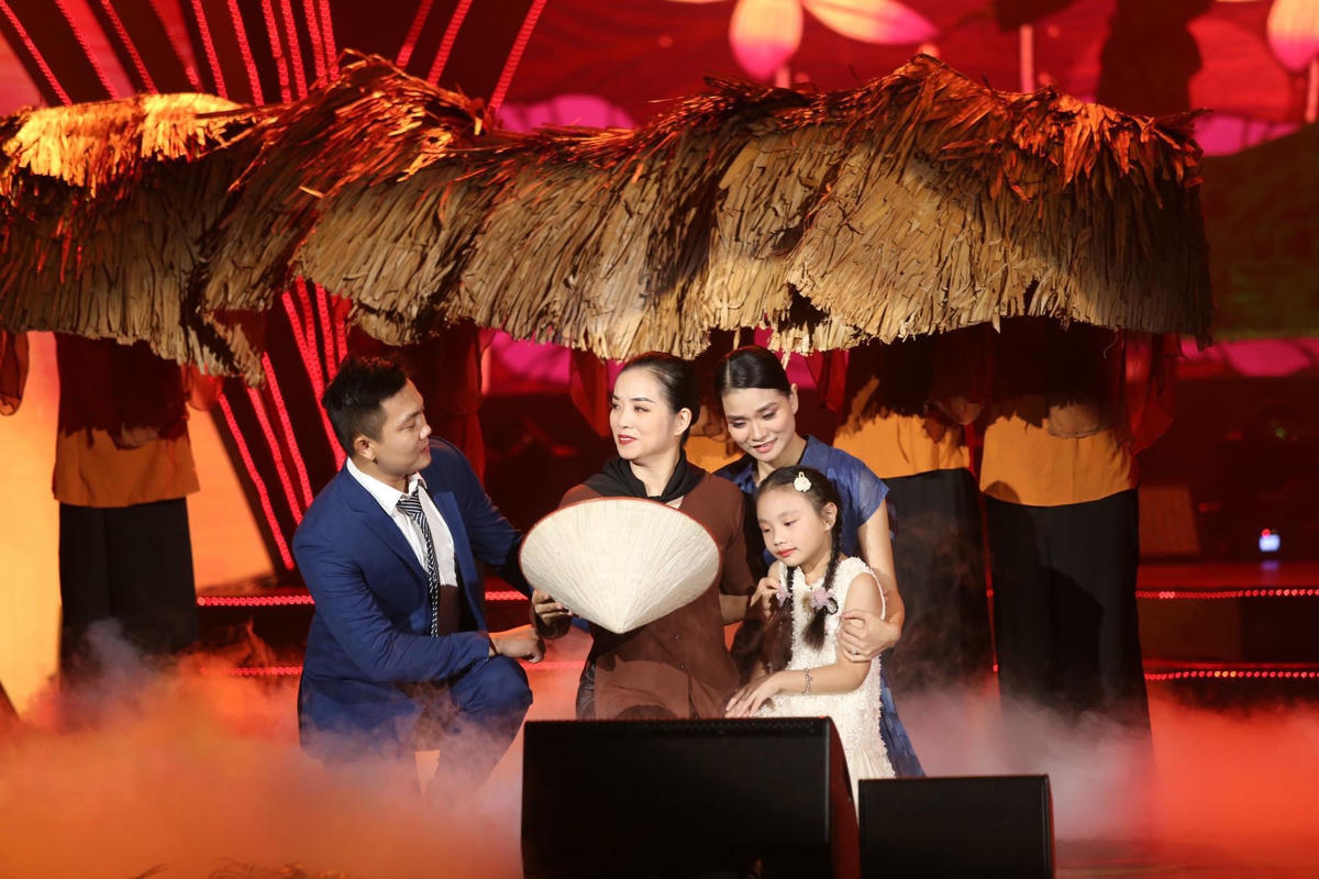 Lắng đọng cảm xúc đêm nghệ thuật “Ơn nghĩa sinh thành 2023”