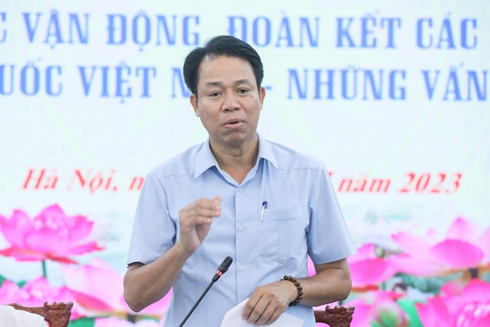 Ông Lê Mậu Nhiệm, Giám đốc Trung tâm Bồi dưỡng cán bộ và Nghiên cứu khoa học MTTQ Việt Nam phát biểu tại Hội thảo.