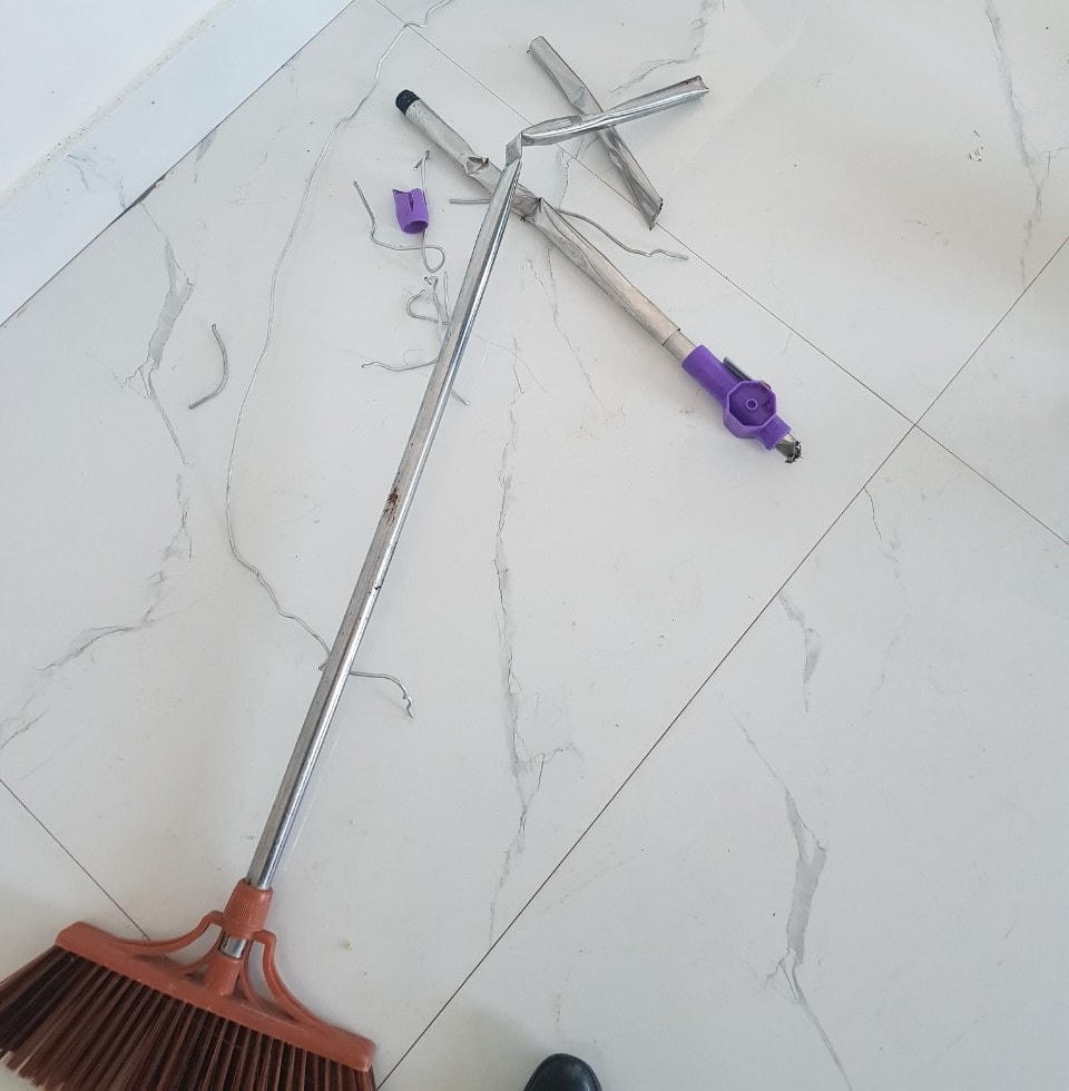 Chổi sắt Huyền dùng để đánh cháu Q.T.
