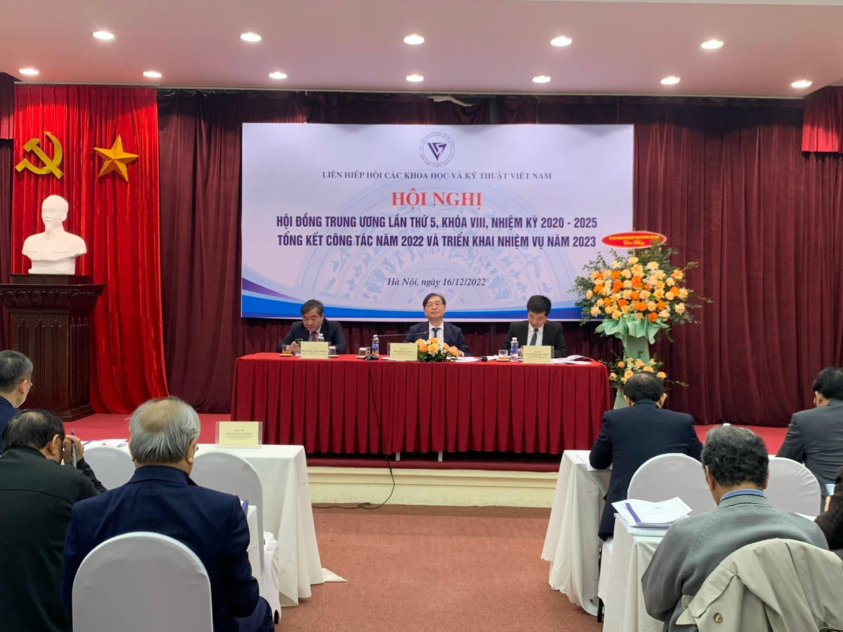 Chủ trì Hội nghị.