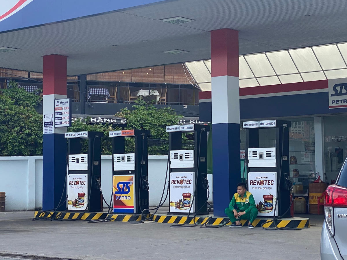 Không thể để tái diễn tình trạng các cây xăng ngừng bán. Ảnh: Ng.Hải.
