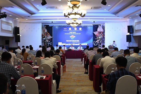 Quang cảnh buổi họp báo. 