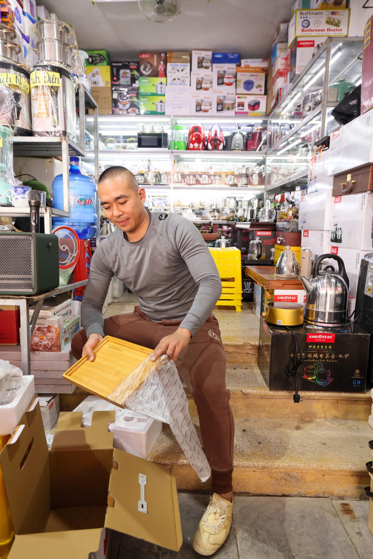 Việc mở lại cửa khẩu là điều mà các tiểu thương Móng Cái đang chờ đợi và mong ngóng nhất lúc này.
