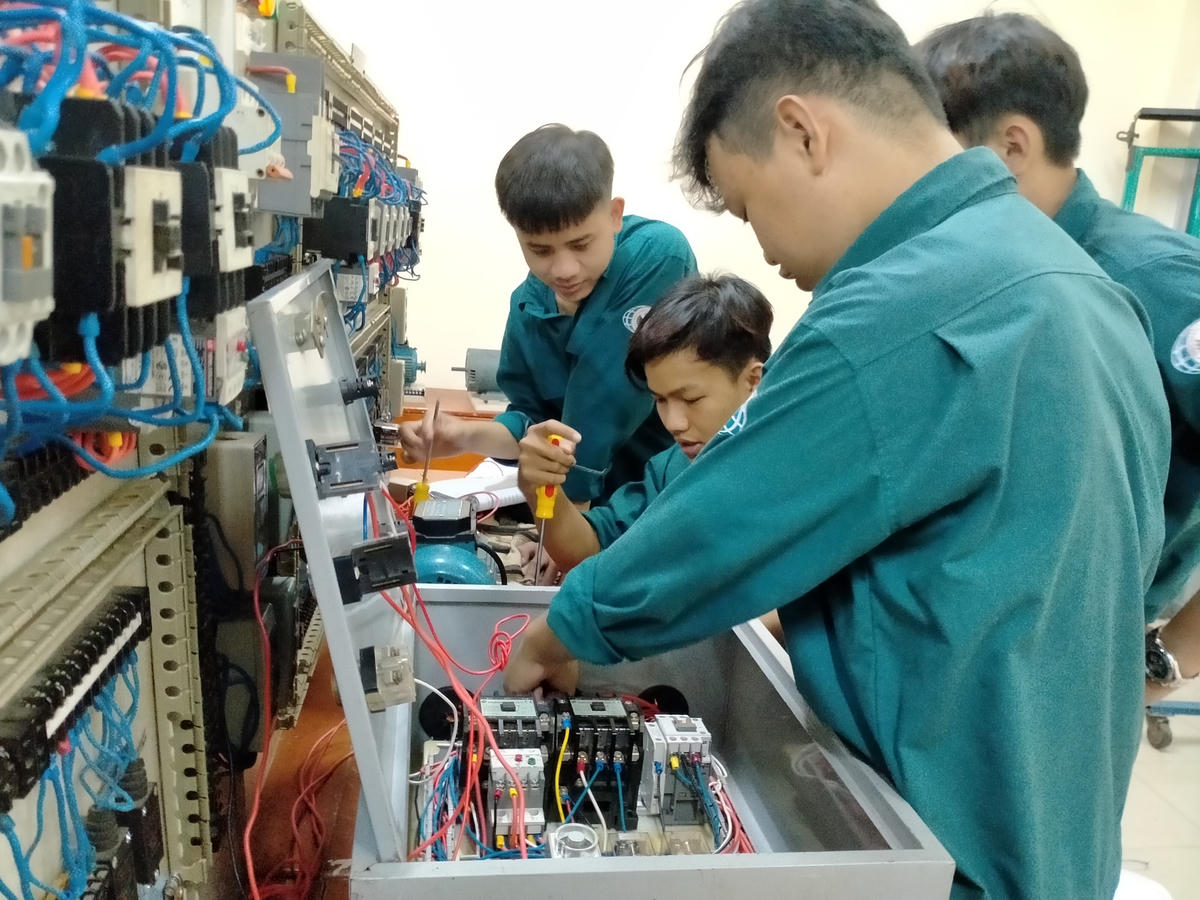 Học liên thông tạo cơ hội nâng cao chất lượng nguồn nhân lực.  Ảnh: TL
