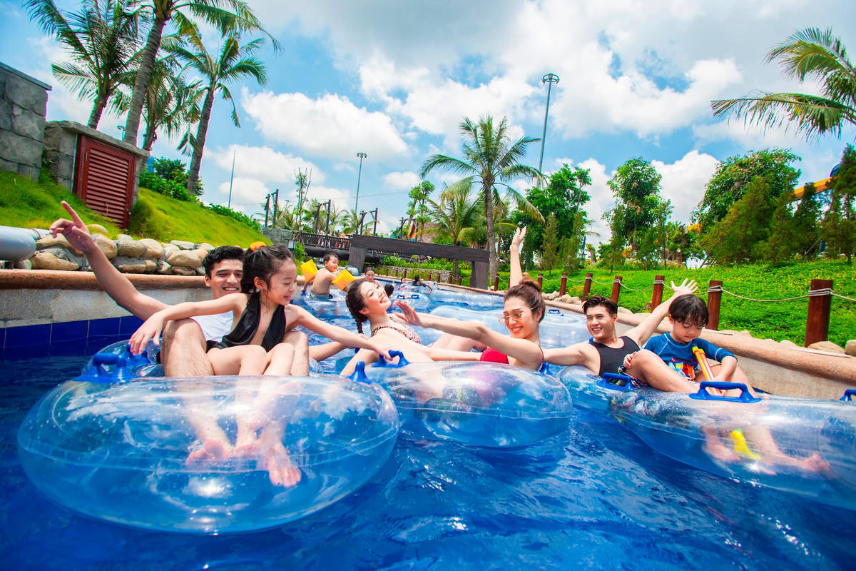 ban-sao-cua-song-luoi-typhoon-water-park-sun-world-halong-complex.jpg