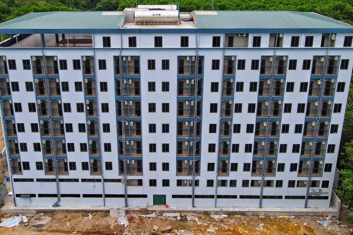 Tuy nhiên, trái ngược với giấy phép, công trình này ngang nhiên được chủ đầu tư xây thành 9 tầng, với hơn 100 phòng.