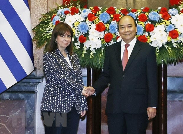 Chủ tịch nước Nguyễn Xuân Phúc và Tổng thống Hy Lạp Katerina Sakellaropoulou. Ảnh: TTXVN.