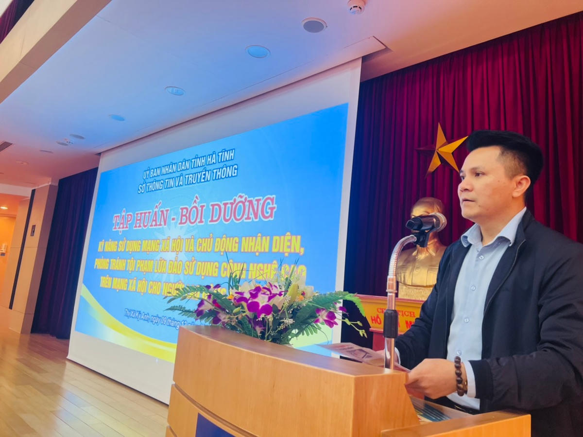 Hồ Sỹ Quốc, Chủ tịch Công đoàn Công ty TNHH Gang thép Hưng nghiệp Formosa Hà Tĩnh phát biểu tại buổi làm việc.