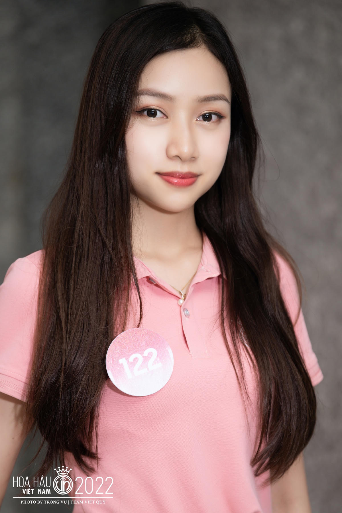 Nguyễn Ngọc Mai, 24 tuổi, sinh ra tại Nam Định và hiện đang là sinh viên Đại học Stenden. Cô là một trong những thí sinh có thành tích học tập ấn tượng trong dàn thí sinh Hoa hậu Việt Nam năm nay. Điểm mạnh của Ngọc Mai là khả năng ngoại ngữ với Ielts 8.0 và có thể giao tiếp bằng tiếng Tây Ban Nha.