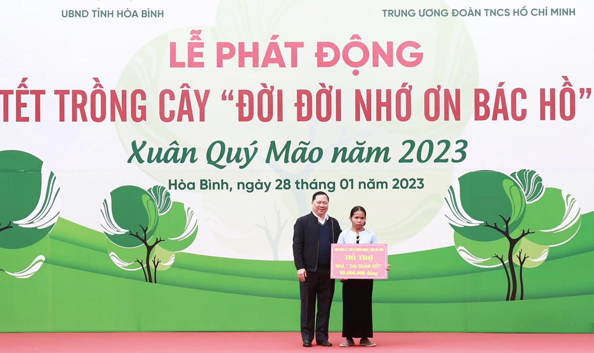 Chủ tịch Đỗ Văn Chiến dự Lễ phát động Tết trồng cây Xuân Quý Mão tại Hòa Bình