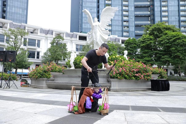 Trong quan điểm phát triển bất động sản của Sunshine, thước đo hạnh phúc được thể hiện thông qua sự hài lòng về không gian sống, các tiện nghi và dịch vụ tiện ích hàng ngày, được hỗ trợ bởi các công nghệ thông minh hiện đại, tích hợp đồng bộ, cho phép con người sống thời thượng nhưng không mất đi những giá trị bản nguyên, để mỗi ngày trở về nhà là trở về tổ ấm, nơi mỗi thành viên, mỗi gia đình đều có được một cuộc sống thật viên mãn, vẹn tròn. Người già có không gian bình yên, thư thái, người lớn luôn thoải mái sau mỗi ngày làm việc căng thẳng, con trẻ lớn lên trong một môi trường thân thiện, văn minh…