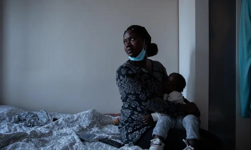 Dulce Dengue, ba đứa con và hai cháu gái của cô đã bị yêu cầu rời khỏi căn ở Loures, một thị trấn trong khu vực Greater Lisbon. 