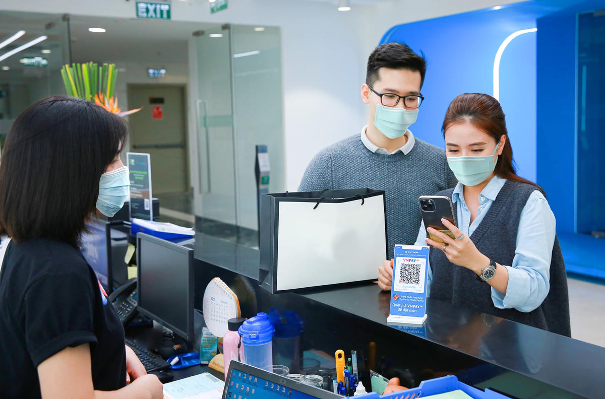 Thanh toán không dùng tiền mặt đang dần phổ biến.