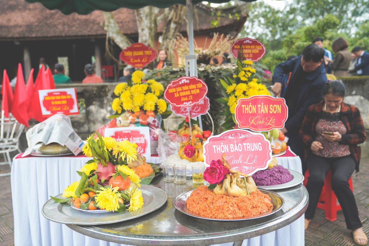 Hàng nghìn du khách viếng Đại danh y Hải Thượng Lãn Ông