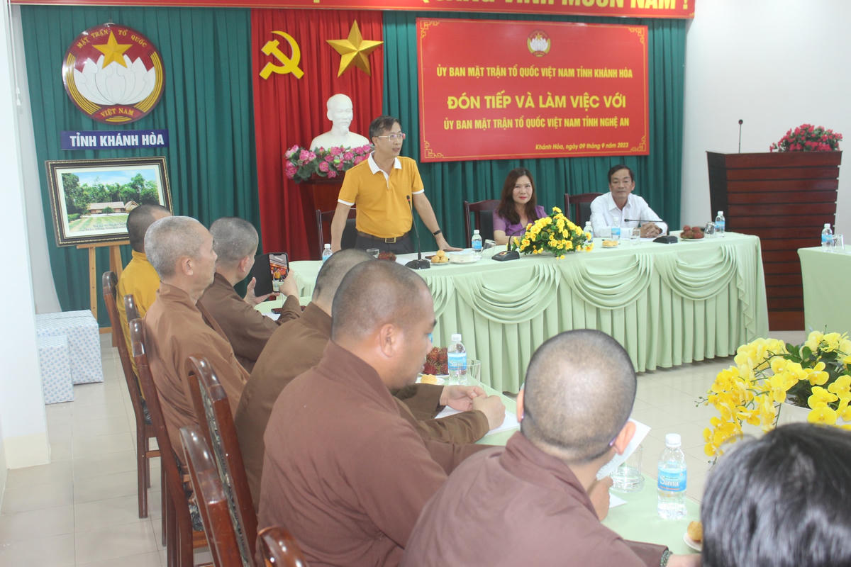 Ông Nguyễn Đức Thành, Phó chủ tịch Uỷ ban MTTQ VN tỉnh Nghệ An dang phat biểu tại buổi làm việc.