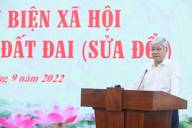 Ông Đỗ Văn Chiến, Bí thư Trung ương Đảng, Chủ tịch UBTƯ MTTQ Việt Nam phát biểu tại Hội nghị phản biện xã hội đối với Dự án Luật Đất đai (sửa đổi).