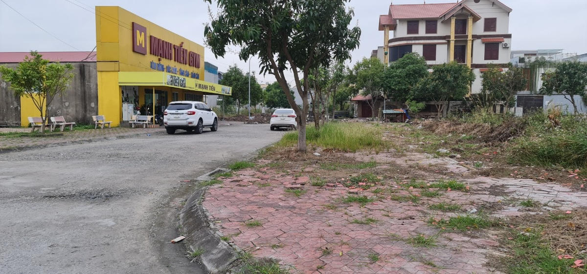Dù chưa có nhiều công trình xây dựng, nhưng hạ tầng trong khu đô thị đã có dấu hiệu xuống cấp.