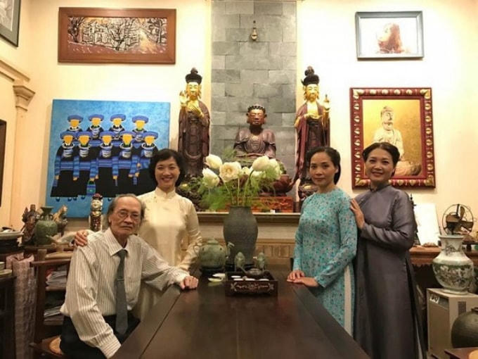 NSND Trần Tiến và các con gái: NSND Lê Khanh, NSƯT Lê Vân, Lê Vy. 