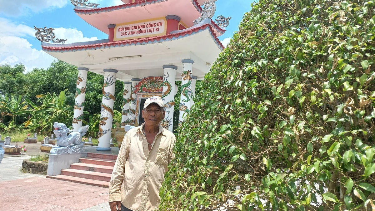 Ông Nguyễn Linh Mục đã làm quản trang tại Nghĩa trang Liệt sĩ Triệu Trung được gần 40 năm.