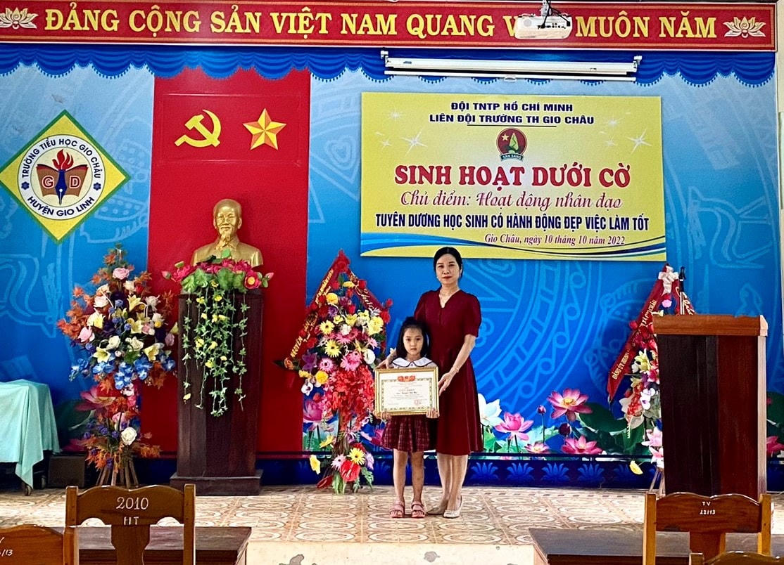 Nhà trường tuyên dương hành động đẹp của em Mai.