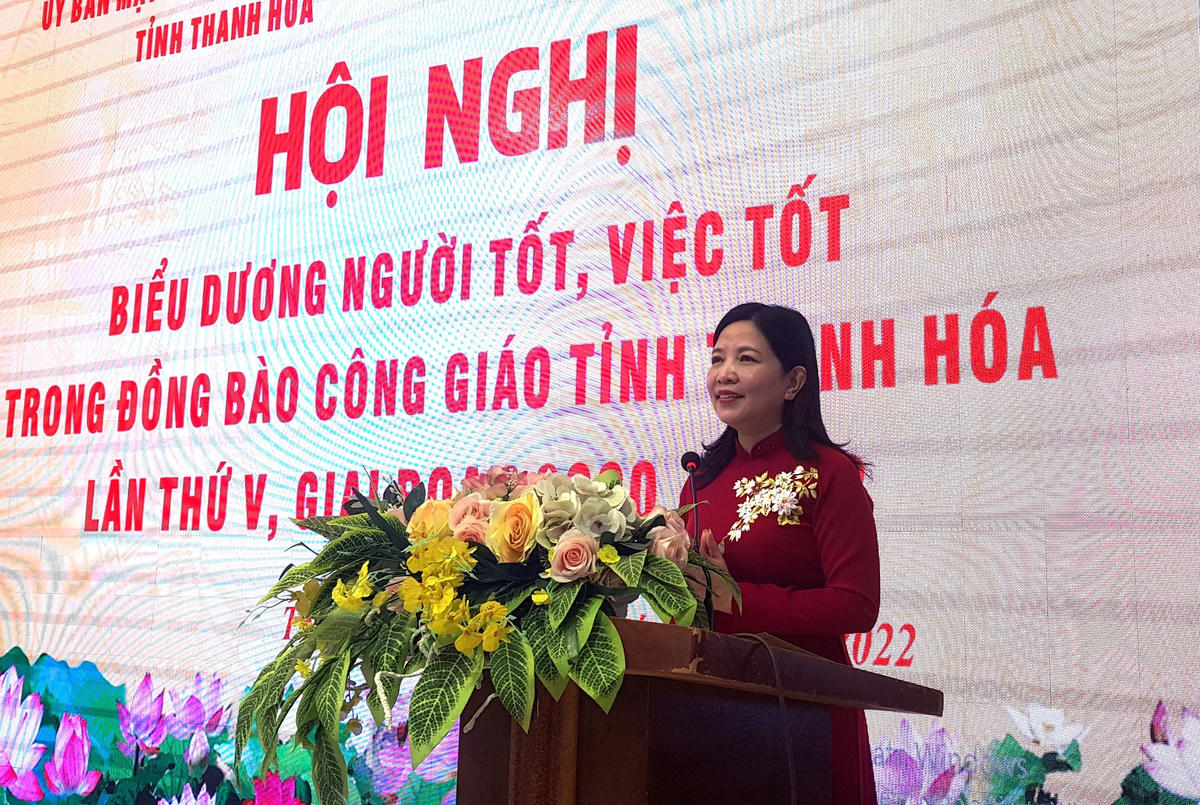 Bà Phạm Thị Thanh Thủy, Chủ tịch Ủy ban MTTQ, Trưởng ban Dân vận tỉnh Thanh Hóa phát biểu khai mạc hội nghị.